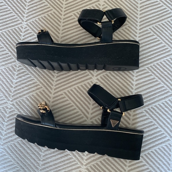 Guess black leather chunky platform sandals gold curb chain toe accent size 9 - Picture 3 of 11